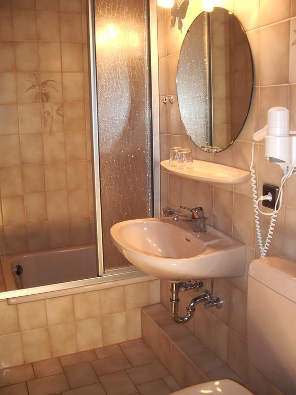 Hotel Gaestehaus Resi Zeltingen-Rachtig Pokój zdjęcie